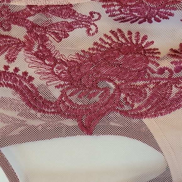 NWT MINKPINK  Sweetest Sound Floral Lace & Mesh Sleeve Romper Size Small - Picture 13 of 15